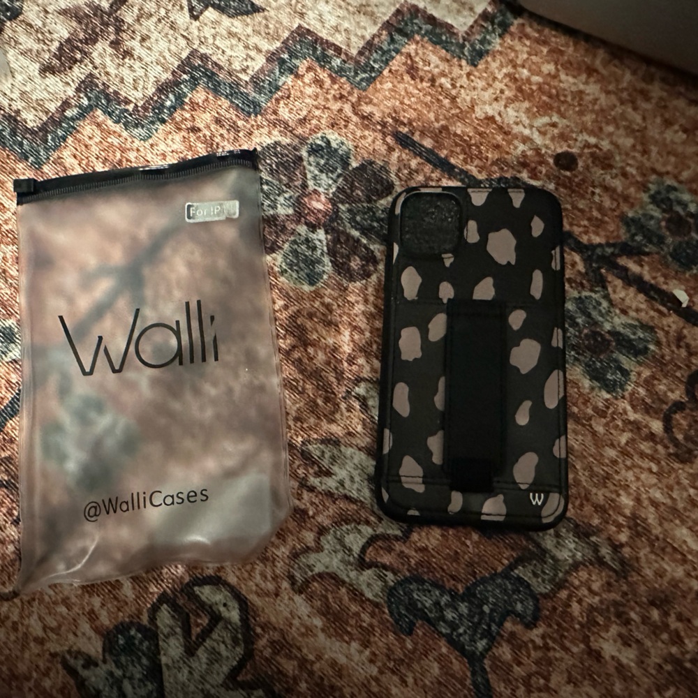 Like new Walli iPhone 11 Case